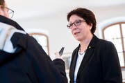 Barbara Bär (FDP), Frau Landesstatthalter Kanton Uri, gibt den Medien Auskunft, nachdem sie die Wahl zur Frau Landammann im 1. Gang verpasst hat. (Bild: Christian Merz/Keystone (Altdorf, 4. März 2018))