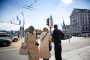 Immer mehr arabische Touristen besuchen Luzern – auf dem Bild eine Gruppe am Freitag beim Schwanenplatz. (Bild Manuela Jans-Koch)