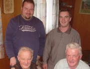 Zwei Generationen bestimmten die Fasnacht der vergangenen 50 Jahre, Domini mit Sohn Thomas Gisler (links) und Josef mit Sohn Seppi Truttmann. (Bild pd)