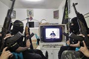 Entführervideo der palästinensischen Terrororganisation Islamischer Dschihad. (Bild: Abed Rahim Khatib/EPA)