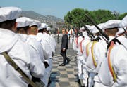 Präsident Emmanuel Macron bei der gestrigen Zeremonie zur Erinnerung an die Anschläge in Nizza. (Bild: Laurent Cipriani/EPA (14. Juli 2017))