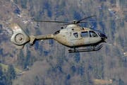 Eurocopter EC635 der Schweizer Luftwaffe über Alpnach. (Bild Robert Hess)