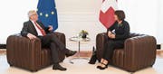 Während rund zweieinhalb Stunden unterhielten sich Jean-Claude Juncker und Doris Leuthard gestern über die Beziehung Schweiz–EU. (Bild: Peter Klaunzer/Keystone (Bern))