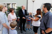 Martin Würmli (mitte), Stadtschreiber von Zug, will in der Stadt Zug bleiben. (Bild: Archiv ZZ)