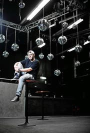 Dogan Erdogan (28) führt seit August die «Lounge and Gallery». (Bild: Stefan Kaiser)