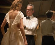 Der Perfektionist: Daniel Day Lewis als Schneider Reynolds Woodcock. (Bild: Universal)