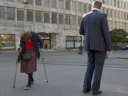 Die Finanzierungssituation der Schweizer Pensionskassen hat sich 2015 verschlechtert, wobei privatrechtliche Kassen besser da stehen als öffentliche. (Symbolbild) (Bild: KEYSTONE/ANTHONY ANEX)