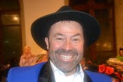 Marc Albrecht ist Melser Fasnächtler und Ehrengast an der Luzerner Fritschitagwache. (Bild: Kilian Küttel/LZ (Luzern, 8. Februar 2018))