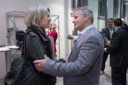 ... und Rudolf Schweizer (parteilos) zeigen sich als faire Verlierer. (Bild: Pius Amrein)