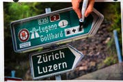 Damit das Tessin während der Gotthardtunnel-Sanierung nicht abgeschnitten wird, braucht es eine zweite Röhre, findet der Tessiner Regierungspräsident Paolo Beltraminelli. (Bild: Illustration Neue LZ)