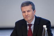 Johannes Nonn an der ausserordentlichen Generalversammlung vom 26. September 2013. (Bild: Manuela Jans/Neue LZ)
