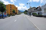 Der Unfall ereignete sich gegen 8:15 Uhr in der Höhe des Alpina Restaurants auf der Brünigstrasse. (Bild: Polizei Obwalden)