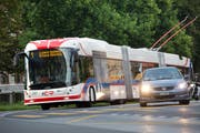Das Gesamtverkehrskonzept setzt auf weniger Autos und mehr Busse. (Bild: Eveline Beerkircher / Neue LZ)