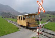 Hölzern statt Stanserhorn-Bahn-Rot: Noch ist unklar, welche Farbe der Wagen erhält. (Bild Oliver Mattmann/Neue NZ)