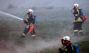 19 Feuerwehrleute konnten den Brand rasch löschen. (Symbolbild Geri Holdener, Bote der Urschweiz)