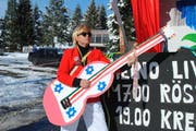 Hoher Besuch in Schwarzenberg: Die Bergfasnächtler holten den deutschen Schlagerstar Heino ins Dorf. (Bild: Monika van de Giessen / Neue LZ)