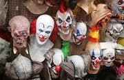 Clownmasken, die derzeit in Chicago zu Halloween angeboten werden. Ob sich dieses Jahr viele Käufer finden, ist eher fraglich.Bild: Getty