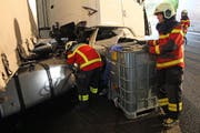 ... und pumpte den restlichen Diesel im Tank ab. (Bild: Freiwillige Feuerwehr Zug)