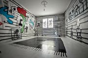 Eine Wohnung mit Werken von Pablo Stettler und Lionne Saluz. (Bild: Pius Amrein)