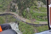 Der Felssturz auf die Galerie Tanzbein zwischen Göschenen und Andermatt. (Bild Florian Arnold)