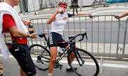 Erschöpft, aber zufrieden: Jolanda Neff im Zielraum nach dem Strassenrennen. (Bild: Keystone/Peter Klaunzer)
