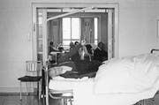 Ein Patient, der den Bügel nicht loslassen will, weil er Halt gibt. (Bild: PD)