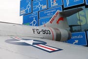 Kampfjet im Verkehrshaus Luzern für die neue Sonderausstellung «Die Schweiz fliegt!», die Ende März beginnt. (Bild: Lucien Rahm (Luzern, 26. Januar 2018))