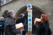 Die Initiative «Für eine hohe Bildungsqualität im Kanton Luzern» wird eingereicht. (Bild: Dominik Wunderli (Luzern, 14. November 2016))