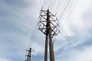Nach einem Stromausfall fliesst die Elektrizität wieder. (Symbolbild) (Bild: Manuela Jans / Neue LZ)