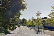 Der Unfall ereignete sich auf Höhe der Bushaltestelle Pfad. (Bild: Google Maps)