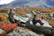 Während einer Woche haben sich die Absolventen der Grenadierschule im Gebiet Rossmettlen oberhalb von Andermatt einquartiert. (Bild: Corinne Ganzmann / Neue LZ)