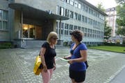 Die städtischen Grünen auf Stimmensuche vor der Zentral- und Hochschulbibliothek (ZHB). (Bild: pd)