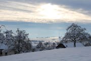 Blick vom Buttenberg in Rickenbach in Richtung Blosenberg. Bis am Dienstag dürfte es nochmals kräftig schneien. (Bild: Leserbild Josef Habermacher)