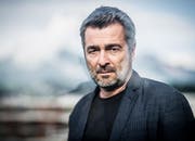 Damit hat Kommissar Flückiger einen weiteren «heissen» Fall zu lösen. (Bild: SRF/Daniel Winkler)