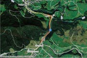 Auf dieser Strecke zwischen Schindellegi und Biberbrugg (rot eingezeichnet) hat der Raser die Polizeipatrouille überholt und ausgebremst. (Bild: map.search.ch)
