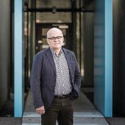 Andy Tschümperlin vor dem Krienser Gefängnis Grosshof. (Bild: Pius Amrein (13. März 2017))