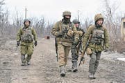 Ukrainische Soldaten kehren erschöpft von der Front zurück. (Bild: André Widmer, Awdijiwka, 15. März 2017)
