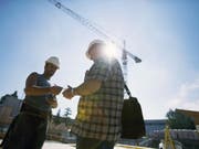 Schwarzarbeit-Kontrolle auf einer Baustelle (Archiv) (Bild: KEYSTONE)