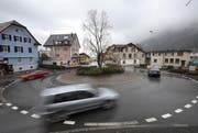 Im Jahr 2016 verletzten sich weniger Menschen bei Unfällen auf den Urner Strassen. Hier im Bild ein Kreisel in Altdorf. (Symbolbild UZ)