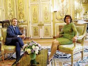 Emmanuel Macron und Doris Leuthard gestern im Elysée-Palast. (Bild: Geoffroy van der Hasselt/Keystone (Paris, 18. Juli 2017))