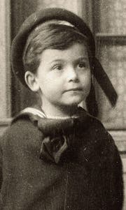Eines von wenigen Fotos mit William Sidis. Es zeigt ihn mit etwa zehn Jahren, als er die Fachwelt mit seinen Fähigkeiten verblüffte. (Bild: PD)
