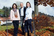 Die Vorstandsmitglieder Cornelia Steiner (links), Hans-Jörg Hasler und Petra Salviti sehen positiv in die Zukunft. (Bild: Werner Schelbert / Neue ZZ)