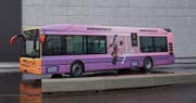Eines der neun neuen Fahrzeuge ziert das Sujet des Emmen Center. (Bild: PD)
