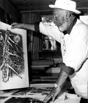 Alois Carigiet in seinem Atelier, 31.8.1972. (Bild: Jules Geiger/Fotostiftung Graubunden/Alois Carigiet Erben)