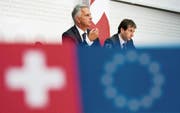 Aussenminister Didier Burkhalter und Bundesratssprecher André Simonazzi an der Medienkonferenz zu den EU-Verhandlungen. (Bild: Peter Schneider/Keystone (Bern, 28. Juni 2017))