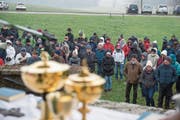 Trotz eisigem Wind nahmen gestern rund 250 Personen an der Bauernwallfahrt teil. (Bild: Dominik Wunderli (Stettenbach, 17. Januar 2018))
