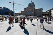 Das Bundeshaus in Bern: Hier wird Schengen-Recht autonom nachvollzogen. (Bild: Peter Schneider/Keystone (Bern, 17. Juli 2016))
