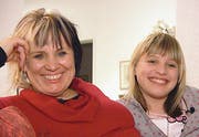 Julia Sakar (rechts) mit ihrer Mutter Jarmila Amadea Misarova. (Bild SF)