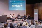 Von links: SVP-Kantonsrat Bernhard Steiner; Annamarie Bürkli, Präsidentin des Luzerner Lehrerverbands; Moderator Alexander von Däniken; CVP-Nationalrätin Andrea Gmür und Bildungsdirektor Reto Wyss (CVP). (Bild: Nadia Schärli (Luzern, 6. September 2017))