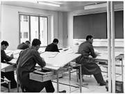 Studenten beim Unterricht (undatiert). (Bild: Archiv Hochschule Technik und Architektur)